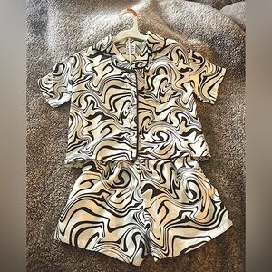 (SOLD) Girls Satin Swirl Pajama Sleep Set White and Brown Swirl NWT Small 6/7